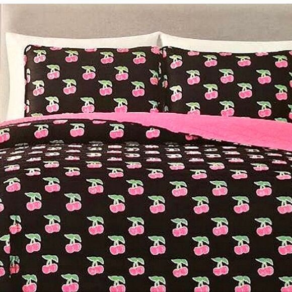Juicy Couture Home Cherry Print 3-PC Reversible Full/Queen Quilt Set - Picture 2 of 7